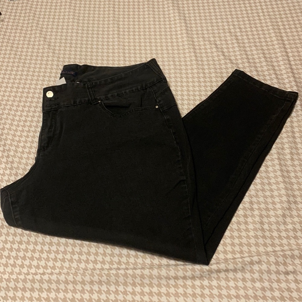 Red Camel high waisted, skinny leg, ankle length jeans. Black washed. Size 24.